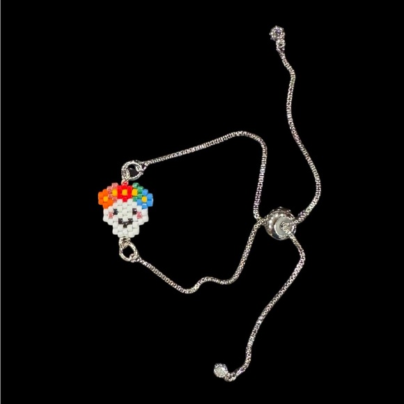 Handcrafted beaded Dia de Los Muertos slider bracelet with tiny colorful skull - Picture 3 of 5